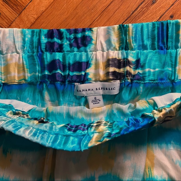 EUC Banana Republic 100% Silk Colorful Skirt - Picture 4 of 4